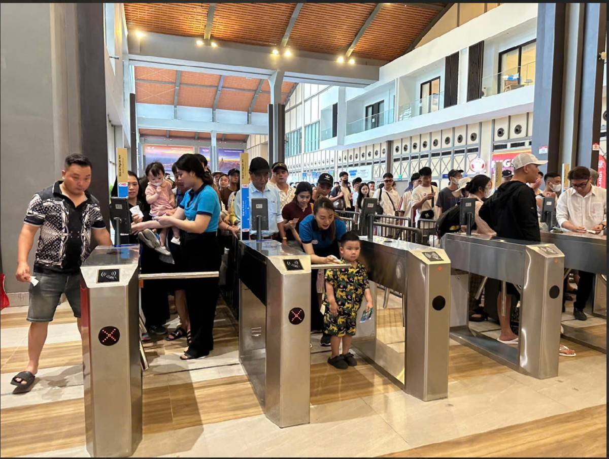 Cận cảnh các tuyến giao thông xanh “mở lối” đến Cát Bà nhanh chóng