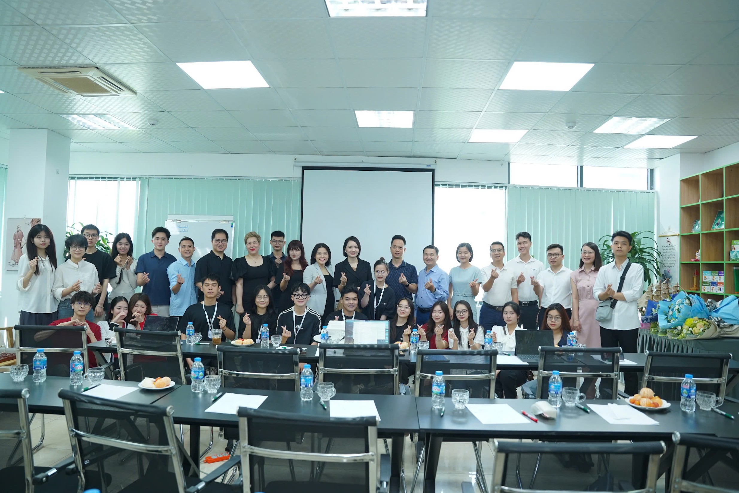 Marketing y dược - Road to Marcom: Bùng nổ chiến lược tại vòng 2