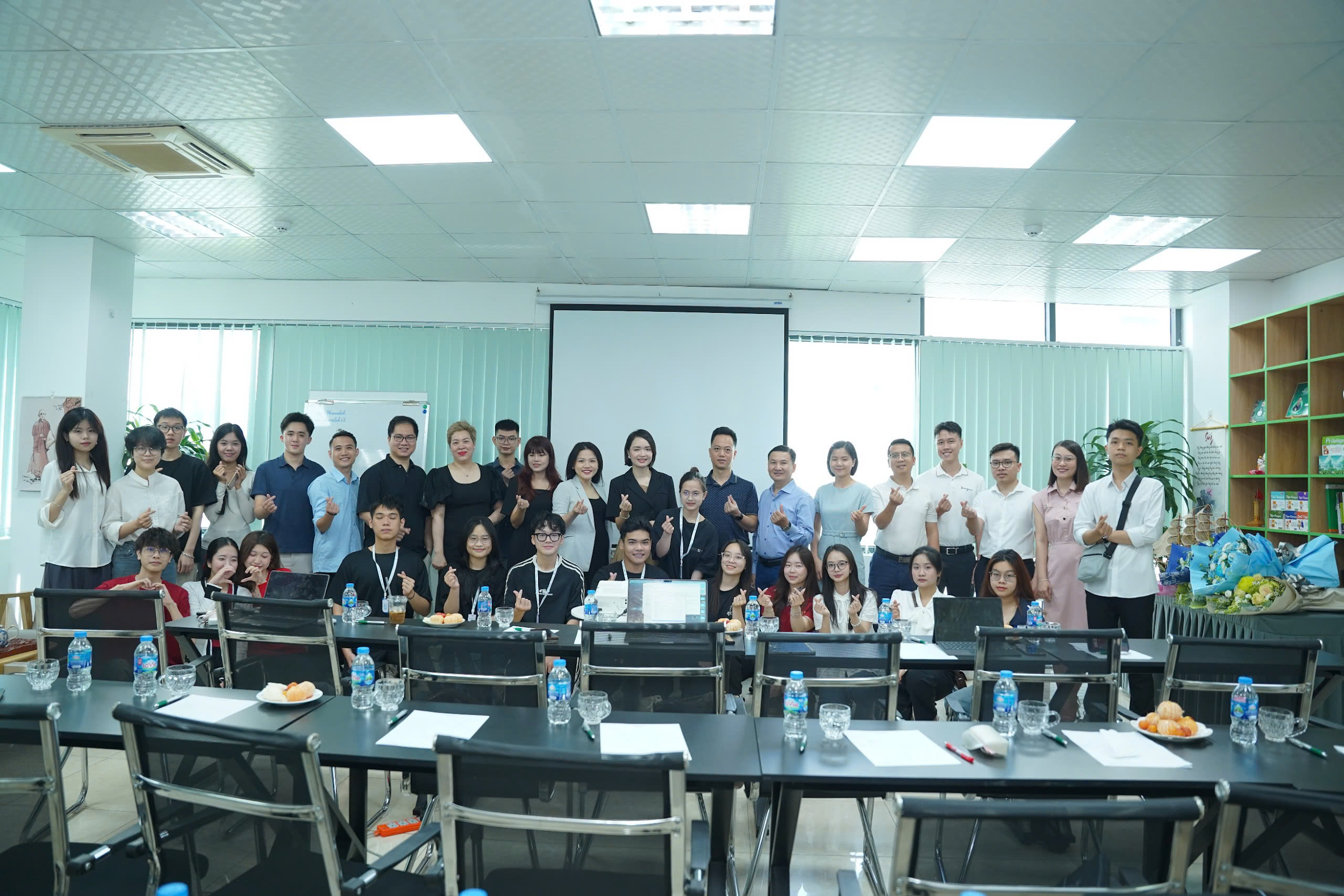 Marketing y dược - Road to Marcom: Bùng nổ chiến lược tại vòng 2