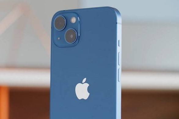 iPhone 13 giảm giá kịch sàn, vẫn hút khách dù sau 3 năm ra mắt