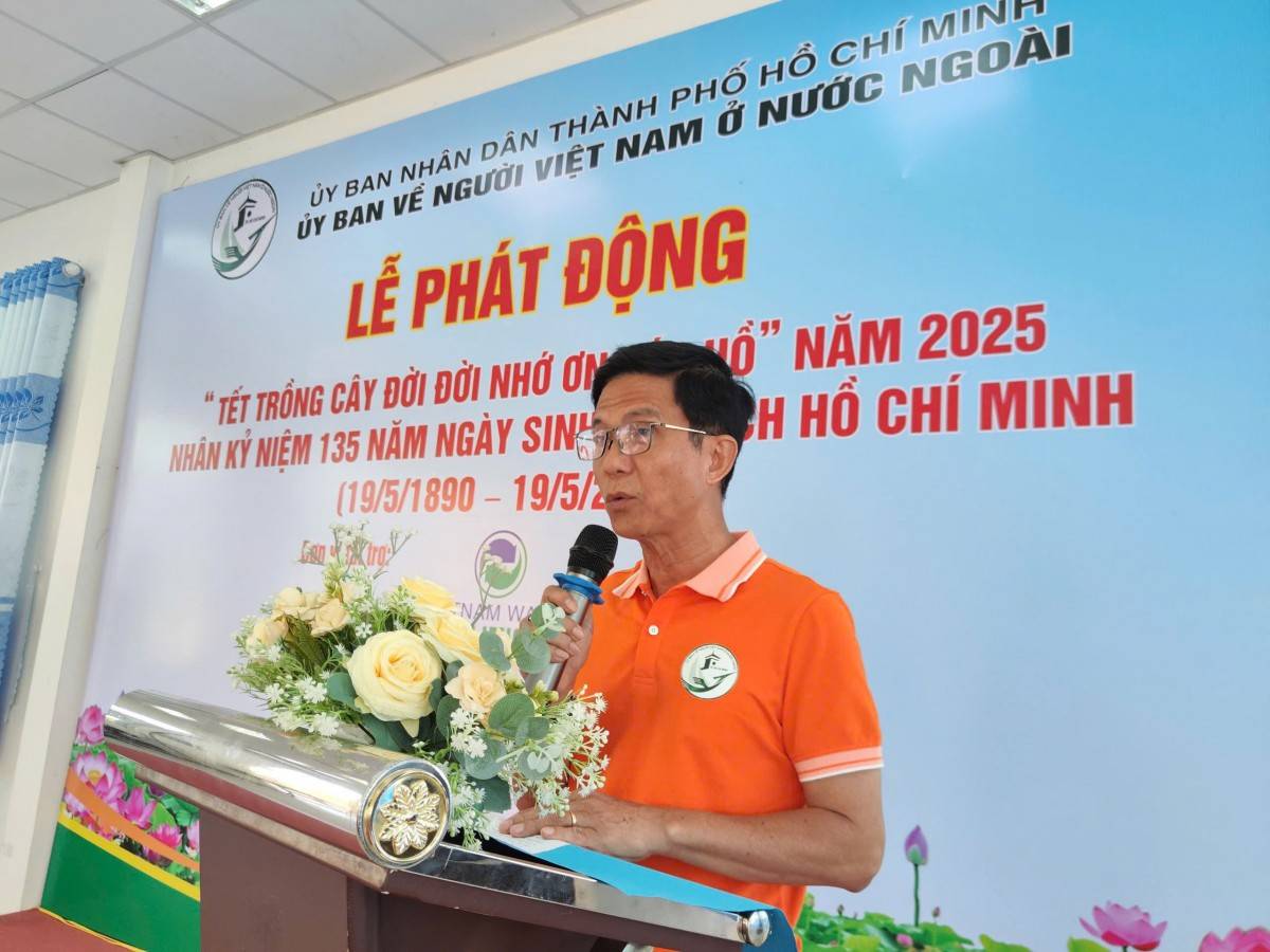 Ông Lê Văn Thu, Phó Chủ nhiệm Ủy ban về người Việt Nam Ở Nước ngoài TPHCM phát biểu tại buổi phát động