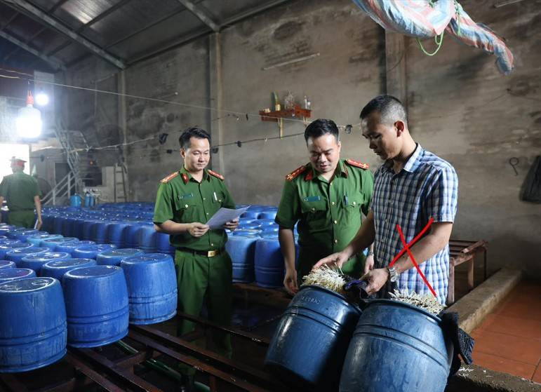 Người tiêu dùng sống trong sợ hãi về thuốc giả, thực phẩm giả: Ai chịu trách nhiệm?