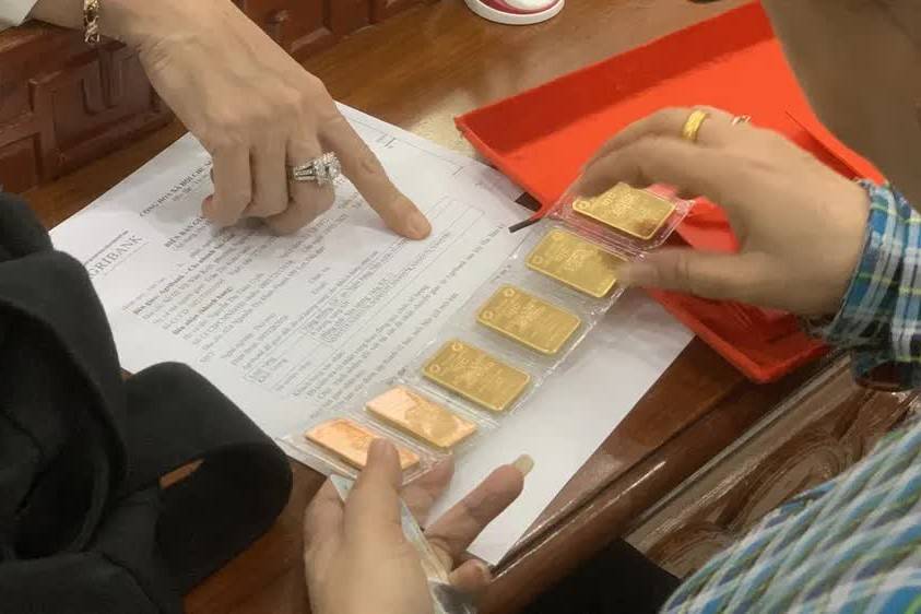 Cửa hàng vàng phải treo bảng hiệu được cấp phép kinh doanh vàng miếng