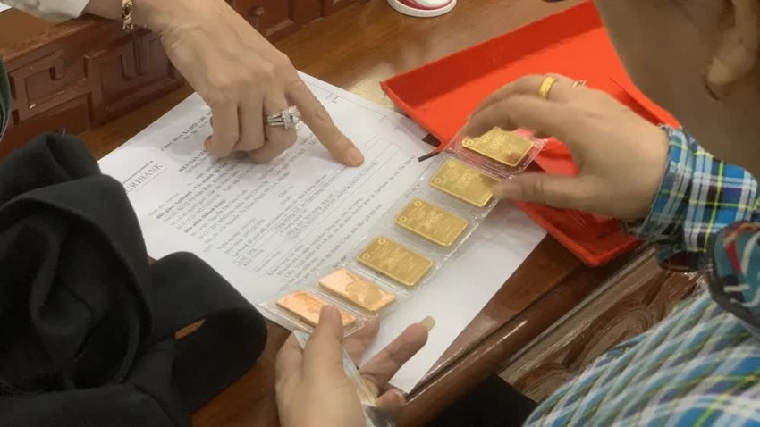 Cửa hàng vàng phải treo bảng hiệu được cấp phép kinh doanh vàng miếng