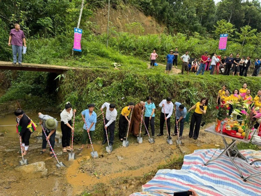 Hiệp hội Doanh nghiệp - Hội nữ Doanh nhân tỉnh Yên Bái: Khởi công cây cầu hạnh phúc “Cầu nối yêu thương – vững bước tương lai”
