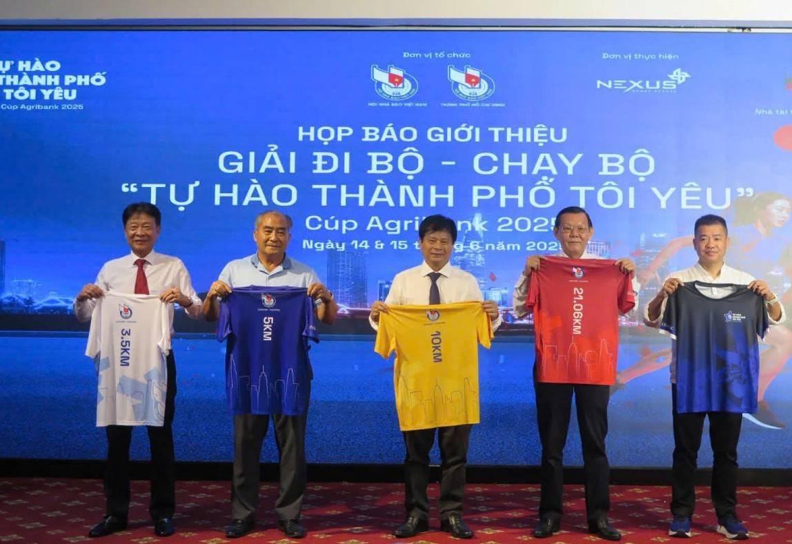 Hơn 1000 nhà báo tham gia giải đi bộ - chạy bộ “Tự hào thành phố tôi yêu” – Cup Agribank