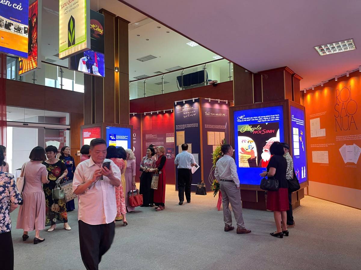 Khai mạc Triển lãm giới thiệu gần 200 hình ảnh, tài liệu lưu trữ tiêu biểu