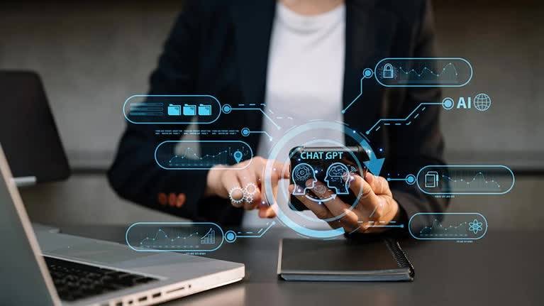 Cảnh báo trí tuệ nhân tạo (AI) sắp làm phụ nữ mất việc