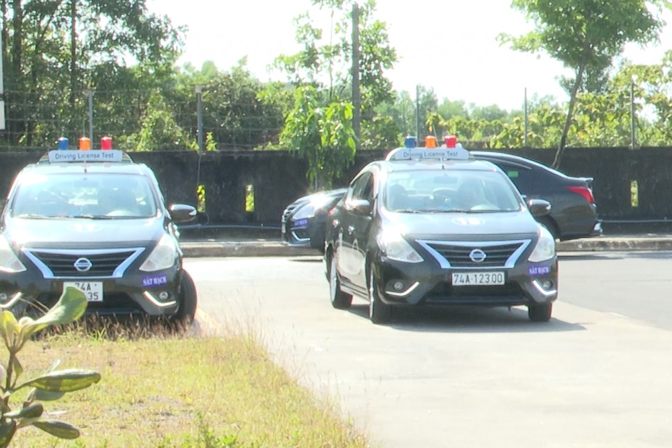 Quảng Trị khai mạc kỳ sát hạch, cấp giấy phép lái xe cơ giới đường bộ đầu tiên do Công an tỉnh tổ chức