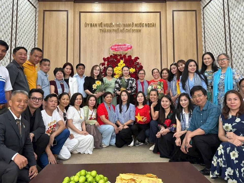 Chiếu phim “Địa đạo: Mặt trời trong bóng tối”: Buổi sinh hoạt chính trị ý nghĩa cho kiều bào và cán bộ TP. Hồ Chí Minh