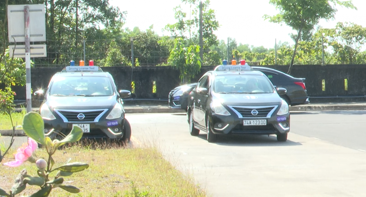 Quảng Trị khai mạc kỳ sát hạch, cấp giấy phép lái xe cơ giới đường bộ đầu tiên do Công an tỉnh tổ chức