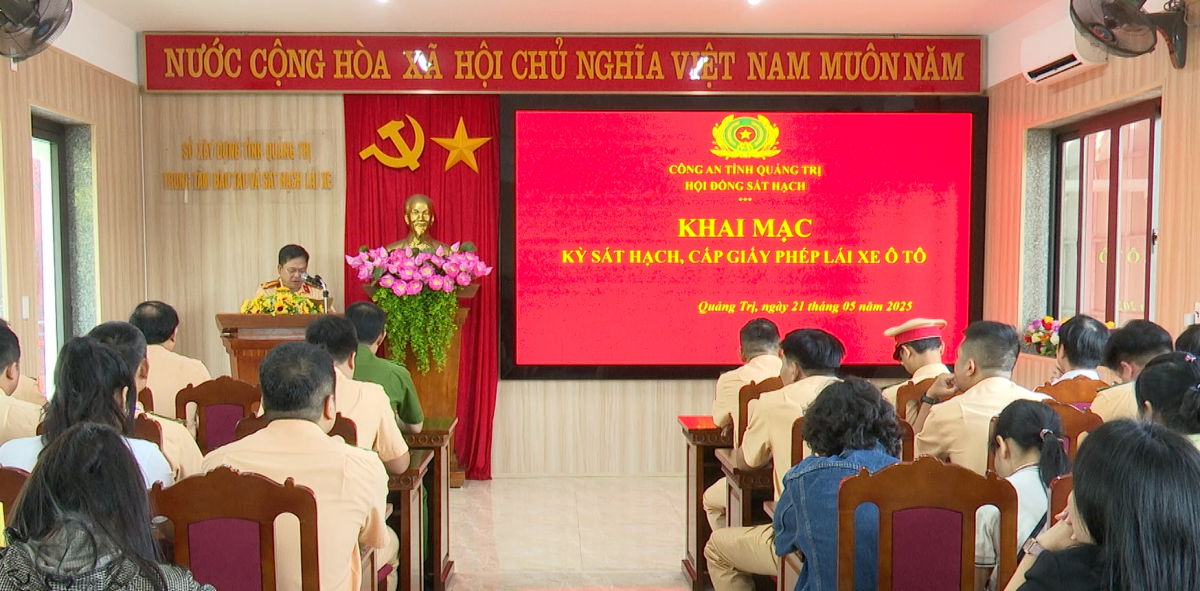 Quảng Trị khai mạc kỳ sát hạch, cấp giấy phép lái xe cơ giới đường bộ đầu tiên do Công an tỉnh tổ chức