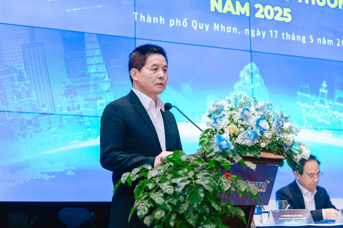 Ông Nguyễn Quốc Kỳ, Chủ tịch HĐQT Vietravel thông báo về ý nghĩa của việc đổi tên công ty. Ảnh: Vietravel