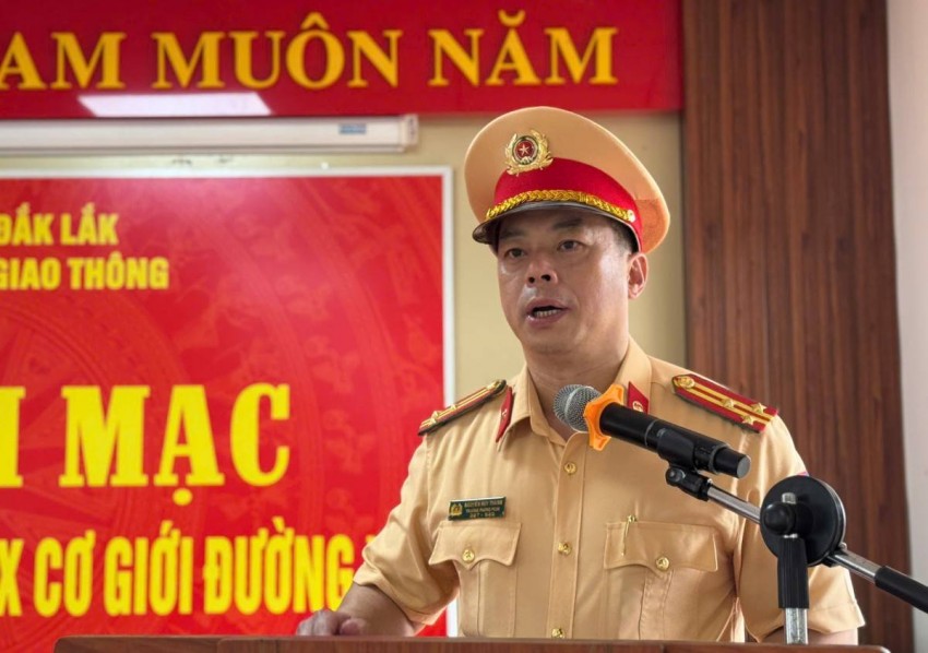 Thượng tá Nguyễn Huy Thành - Trưởng phòng CSGT Công an tỉnh Đắk Lắk phát biểu khai mạc.