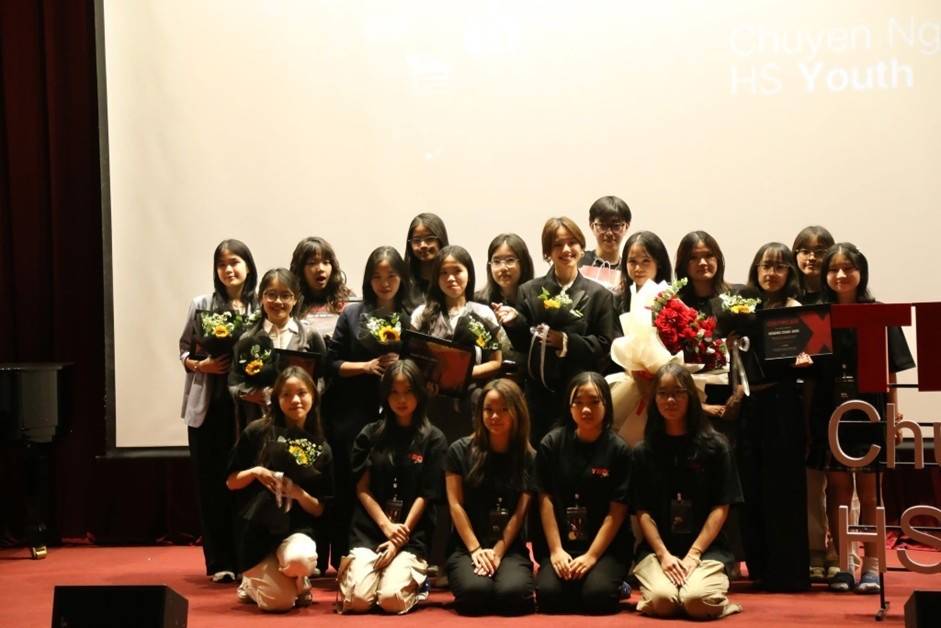 Phó Chủ tịch nhưng vẫn đi dán từng poster cho sự kiện: Gen Z và hành trình viết lại định nghĩa về lãnh đạo