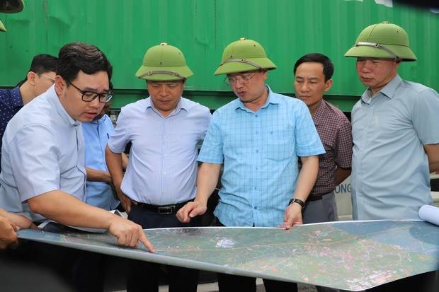 Phó Chủ tịch UBND tỉnh Phú Thọ kiểm tra tiến độ dự án đường sắt nghìn tỷ: Quyết tâm  Phó Chủ tịch UBND tỉnh Phú Thọ kiểm tra tiến độ dự án đường sắt nghìn tỷ: Quyết tâm chỉ bàn làm, không bàn lùi