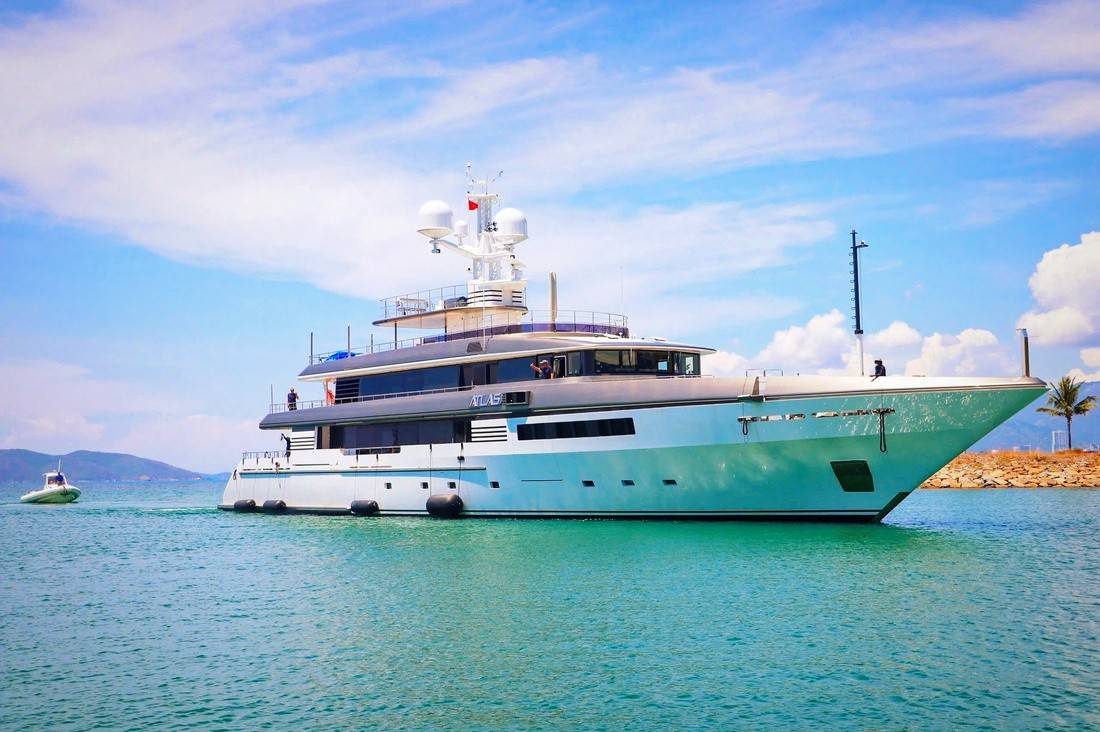 Siêu du thuyền Atlas cặp bến cảng Du thuyền quốc tế Ana Marina Nha Trang