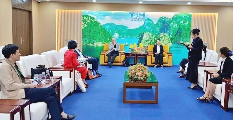 Tại buổi làm việc với Đoàn công tác của Tổ chức PUM, Trung tâm Xúc tiến Đầu tư Thương mại và Du lịch Nghệ An bày tỏ mong muốn PUM hỗ trợ doanh nghiệp nhỏ và vừa tỉnh này. Tại buổi làm việc với Đoàn công tác của Tổ chức PUM, Trung tâm Xúc tiến Đầu tư Thương mại và Du lịch Nghệ An bày tỏ mong muốn PUM hỗ trợ doanh nghiệp nhỏ và vừa tỉnh này.