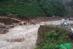 Lào Cai, Yên Bái: Mưa lớn gây sạt lở, chia cắt nhiều tuyến đường
