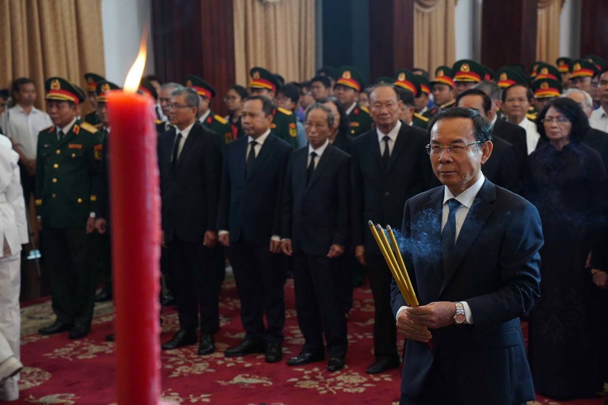 Lễ viếng nguyên Chủ tịch nước Trần Đức Lương tại TP. Hồ Chí Minh Lễ viếng nguyên Chủ tịch nước Trần Đức Lương tại TP. Hồ Chí Minh