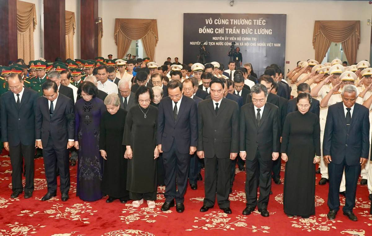 Lễ viếng nguyên Chủ tịch nước Trần Đức Lương tại TP. Hồ Chí Minh Lễ viếng nguyên Chủ tịch nước Trần Đức Lương tại TP. Hồ Chí Minh