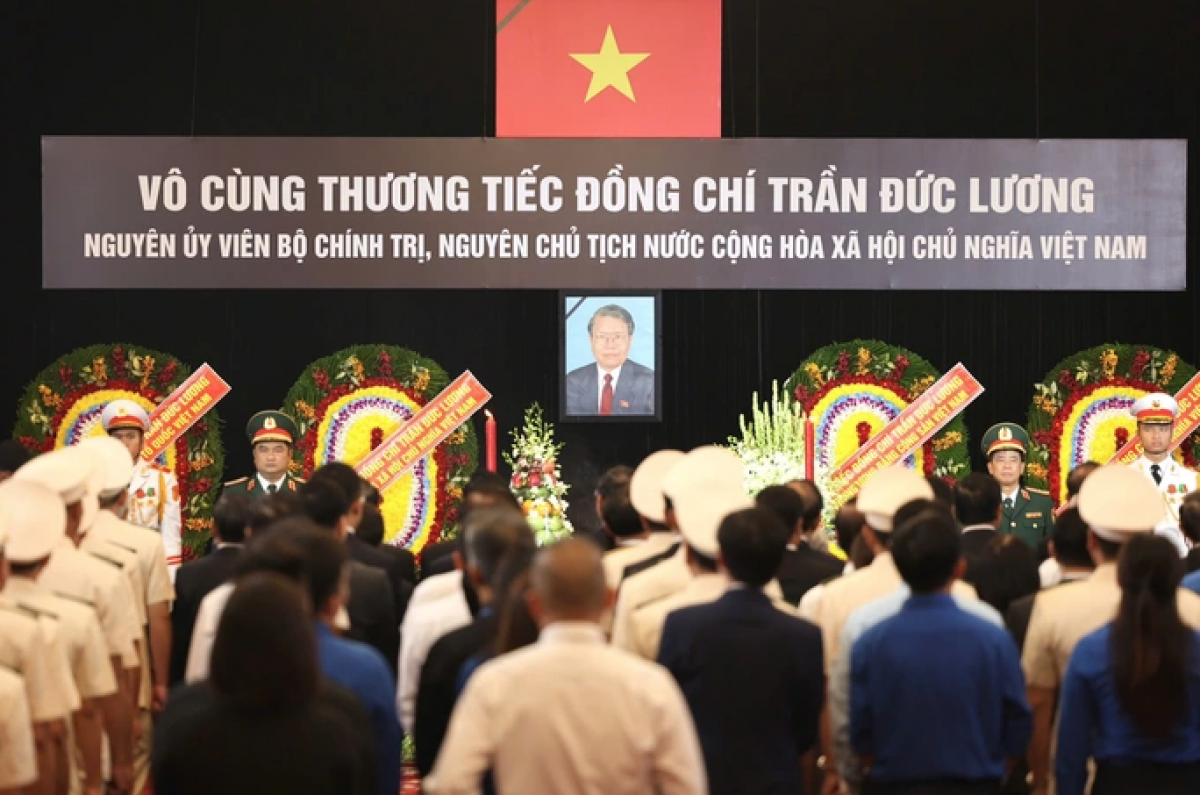 Lễ viếng nguyên Chủ tịch nước Trần Đức Lương tại TP. Hồ Chí Minh Lễ viếng nguyên Chủ tịch nước Trần Đức Lương tại TP. Hồ Chí Minh