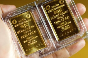 Giá vàng thế giới biến động mạnh: Nhà đầu tư bắt đáy hay chốt lời?