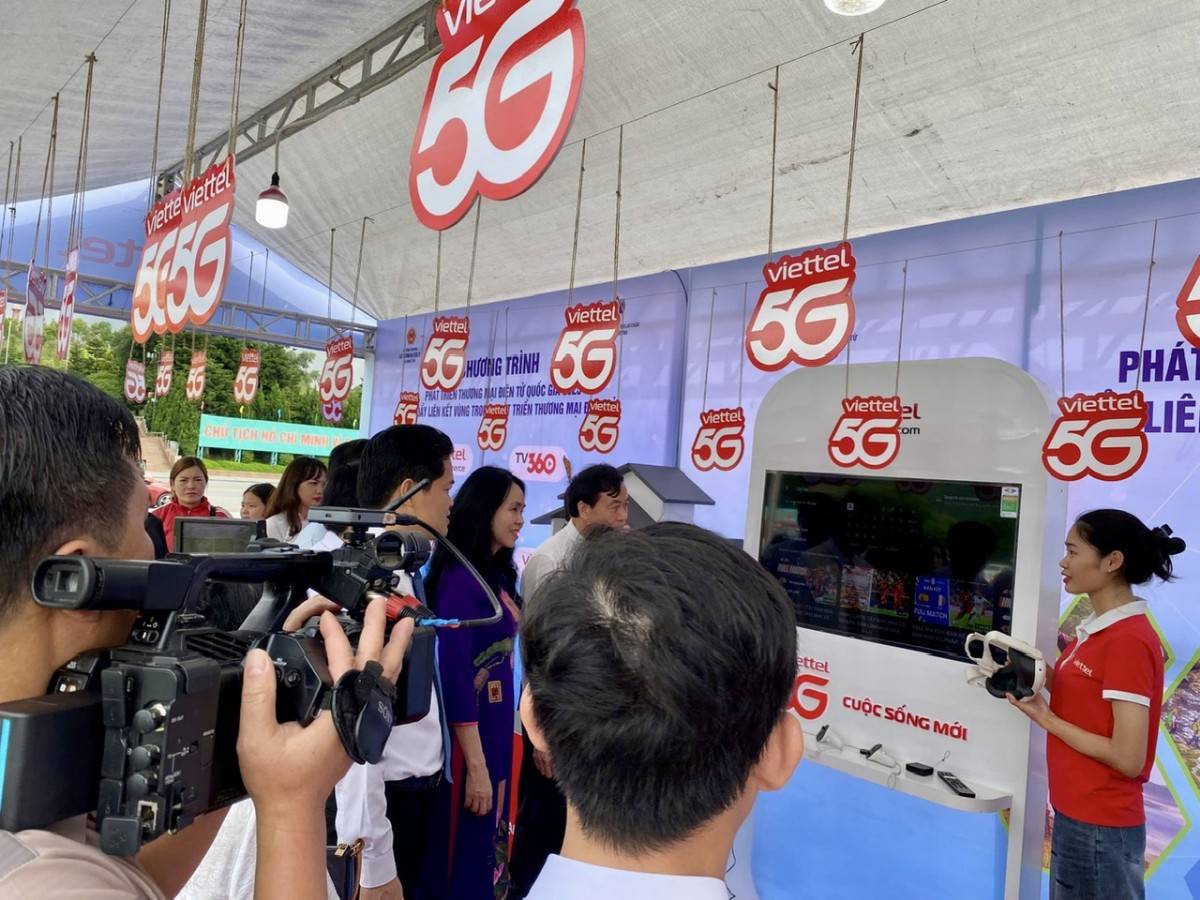 Thương mại điện tử “leo núi”: Còn nhiều thách thức cản đường Thương mại điện tử “leo núi”: Còn nhiều thách thức cản đường