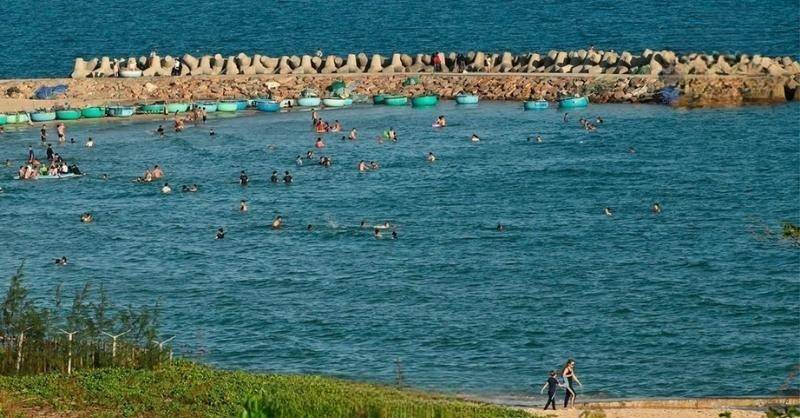 Bãi Đá Ông Địa -  hành trình khám phá vùng đất Bình Thuận