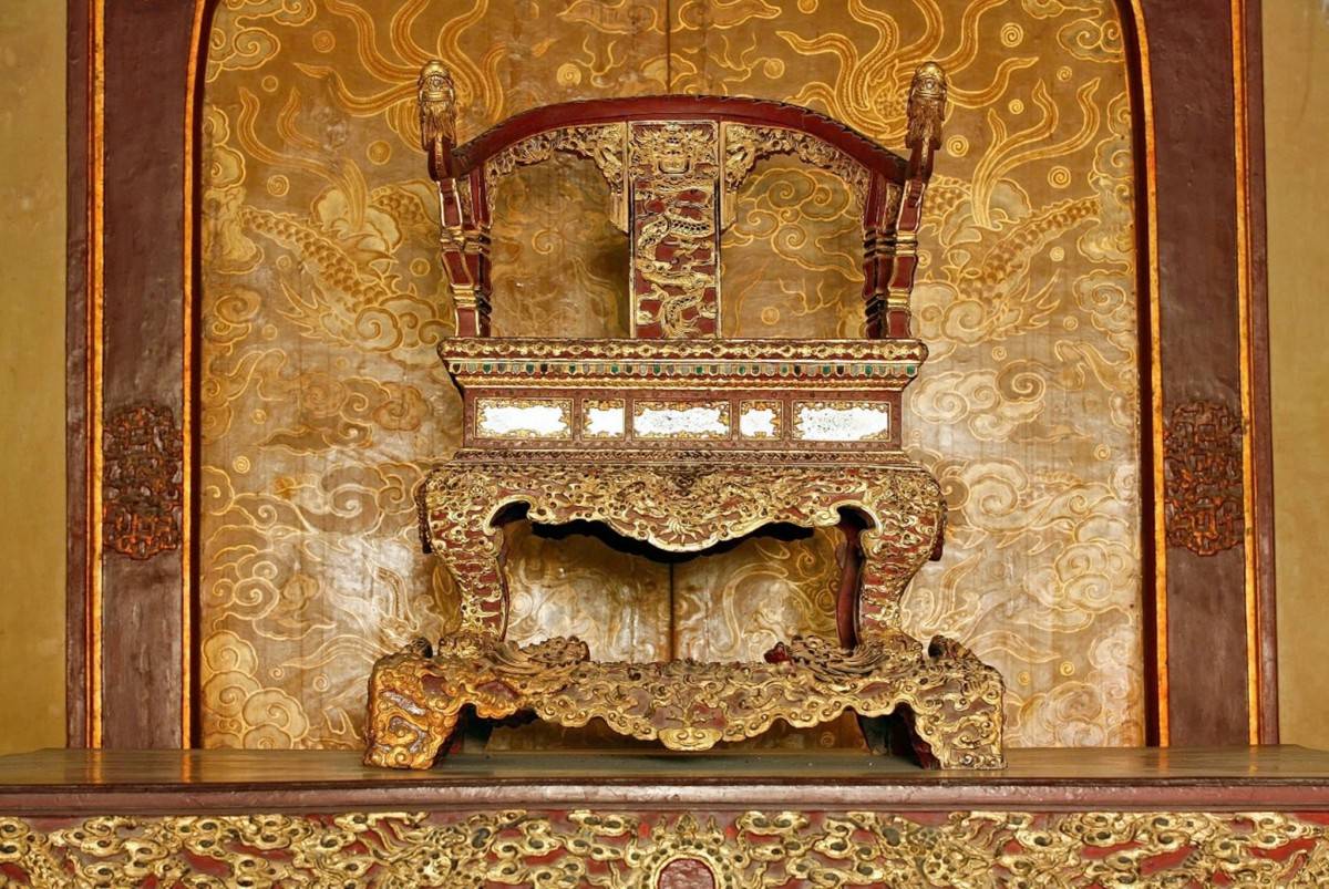 Ngai vàng Triều Nguyễn - Bảo vật Quốc gia trong điện Thái Hoà