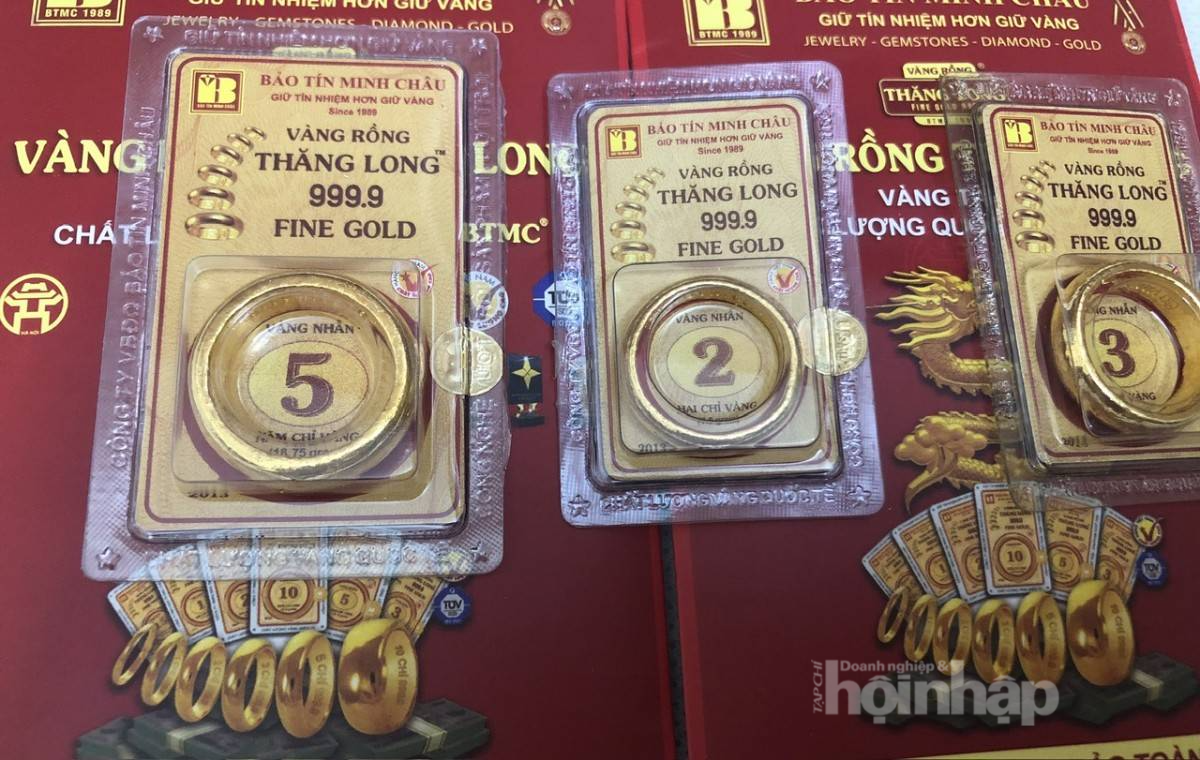 Giá vàng trong nước ổn định nhưng vẫn cao hơn thế giới 15 triệu đồng/lượng