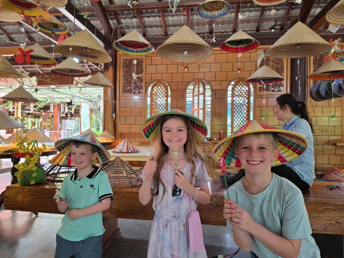 Tiến tới du lịch Nha Trang không mang ví, chỉ cần điện thoại