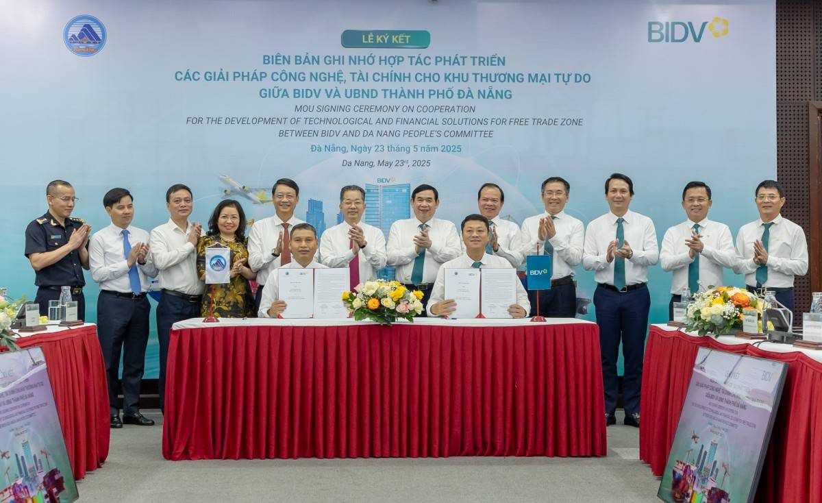 Hợp tác phát triển giải pháp công nghệ tài chính cho Khu thương mại tự do Đà Nẵng Hợp tác phát triển giải pháp công nghệ tài chính cho Khu thương mại tự do Đà Nẵng