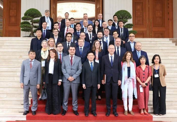 Đề nghị doanh nghiệp Pháp hợp tác trong lĩnh vực công nghiệp, năng lượng và phân phối