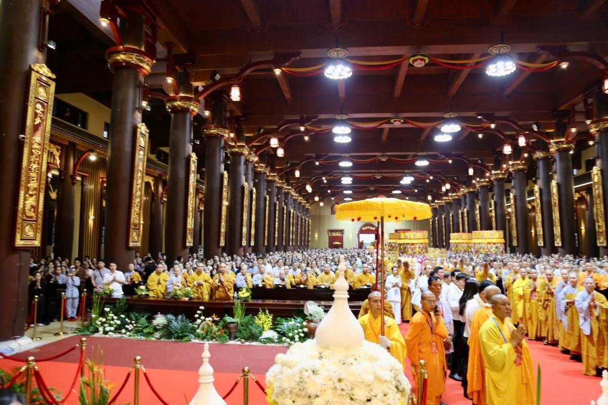 Quảng Ninh: Gần một triệu người về Yên Tử chiêm bái Xá Lợi Phật