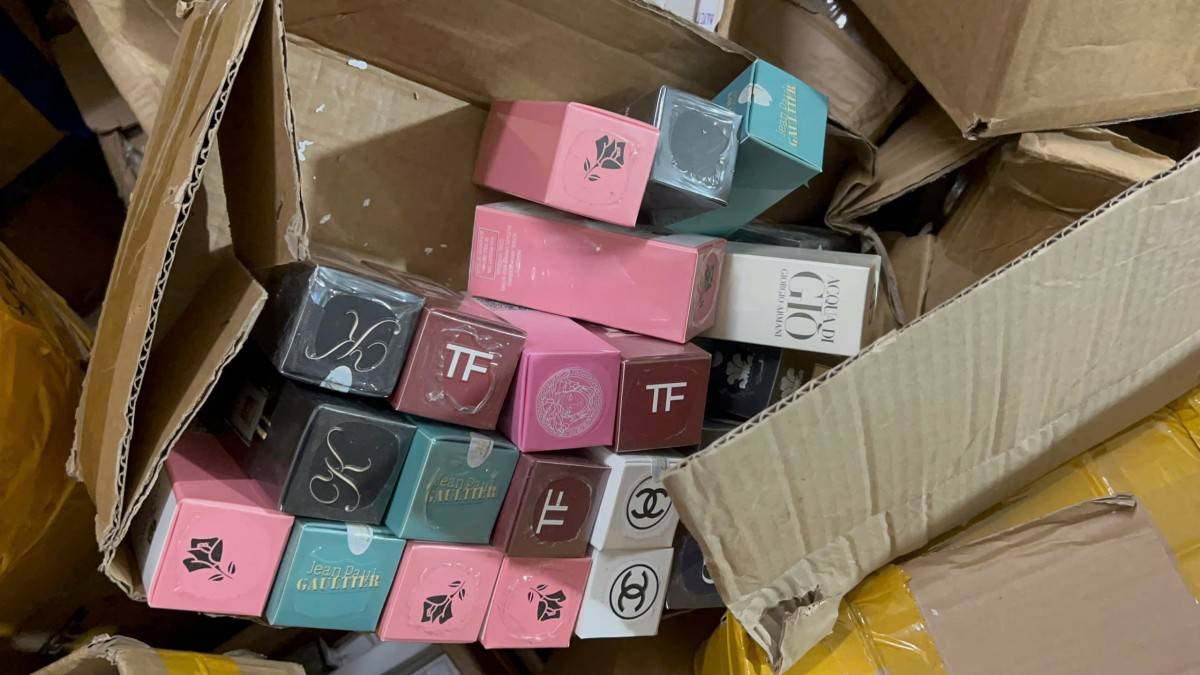 Sản xuất, buôn bán hàng giả có thể phạt  200 - 400 triệu đồng