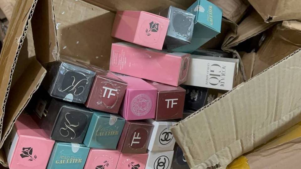 Sản xuất, buôn bán hàng giả có thể phạt  200 - 400 triệu đồng