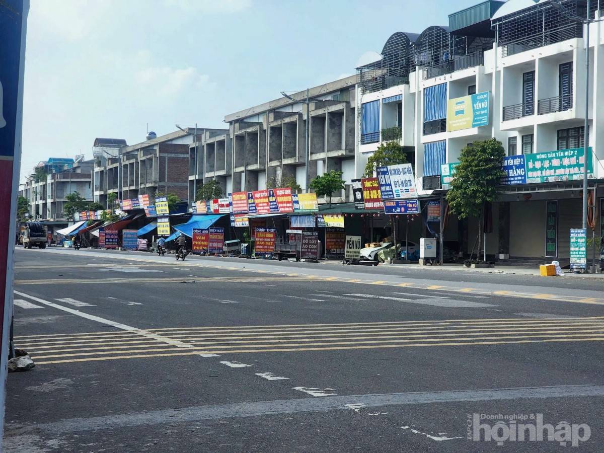 Cận cảnh chợ đầu mối Thổ Tang vắng lặng lạ thường sau đợt cao điểm chống hàng giả Cận cảnh chợ đầu mối Thổ Tang vắng lặng lạ thường sau đợt cao điểm chống hàng giả