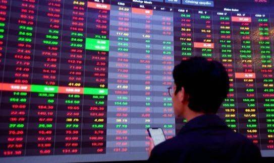 VN-Index lại hụt hơi ở đỉnh cũ: Blue-chips đuối sức, dòng tiền thu hẹp