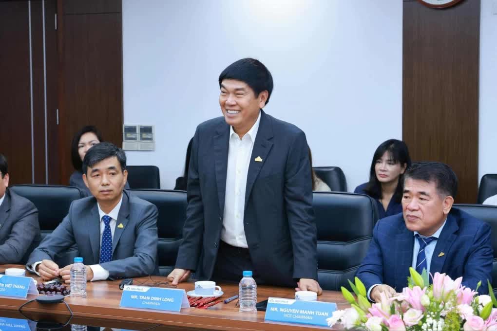 Cổ phiếu ngành thép hút dòng tiền trong phiên VN-Index giằng co mốc 1.340 điểm