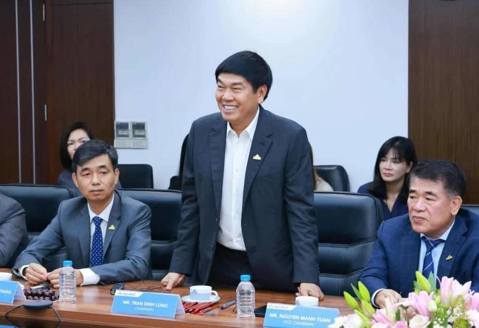 Cổ phiếu ngành thép hút dòng tiền trong phiên VN-Index giằng co mốc 1.340 điểm