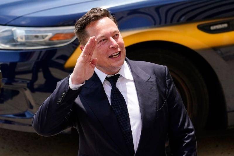Ông Elon Musk trở lại bán giấc mơ công nghệ sau khi rời khỏi DOGE