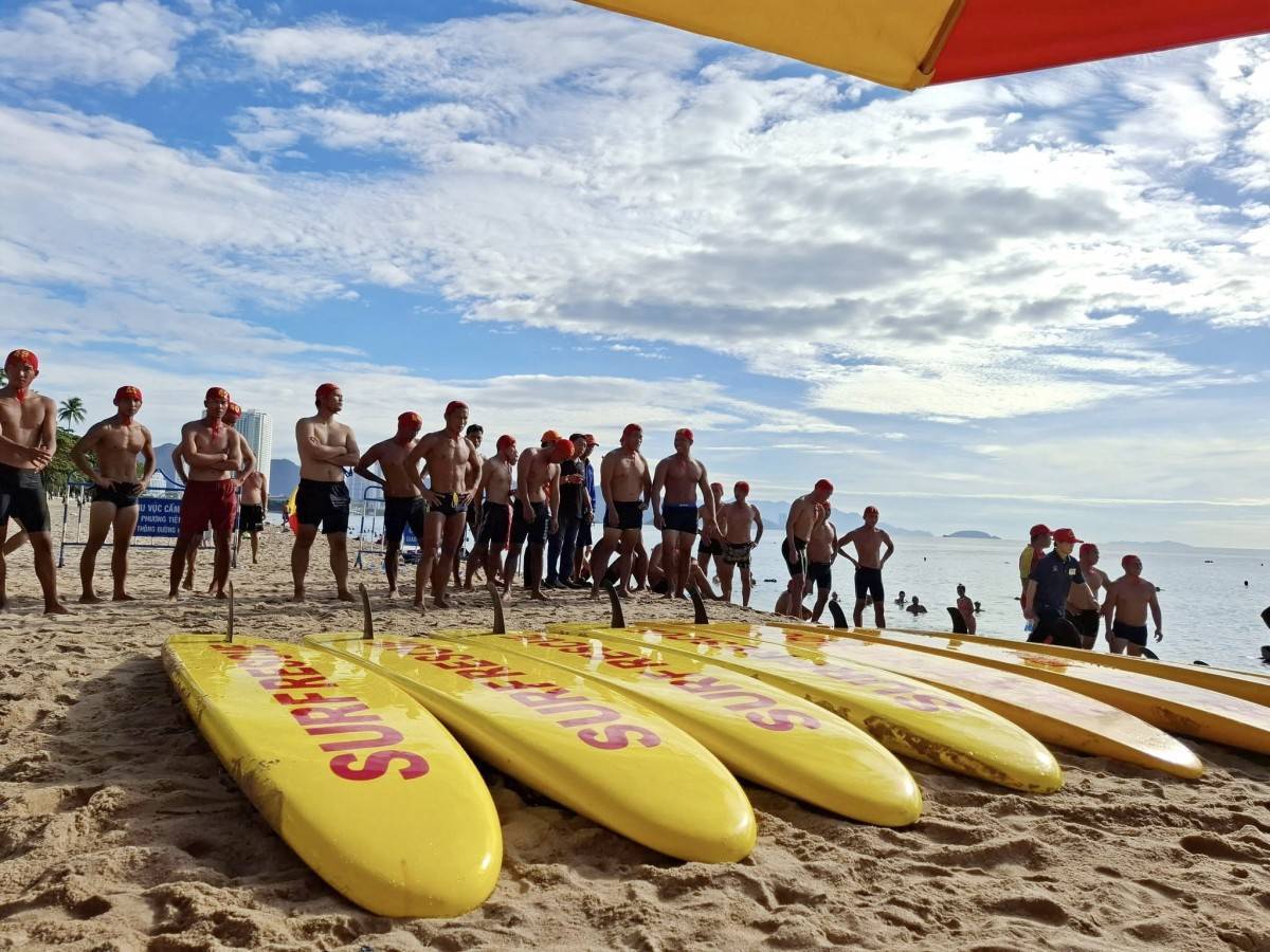 Hưởng ứng Lễ hội Văn hóa - Du lịch biển năm 2025:  Ngày hội toàn dân tắm biển tại Nha Trang