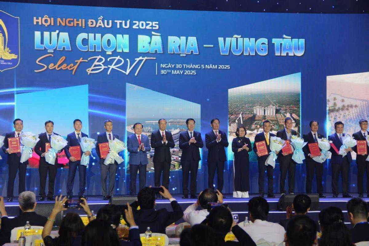 Bà Rịa- Vũng Tàu: Trao giấy chứng nhận đăng ký đầu tư cho 53 dự án trong và ngoài nước