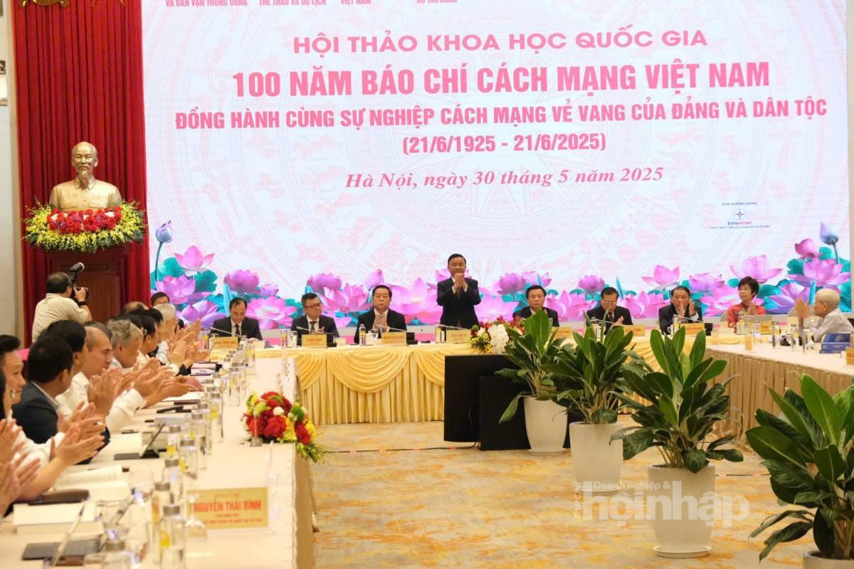 100 năm Báo chí cách mạng Việt Nam đồng hành cùng sự nghiệp vẻ vang của Đảng và dân tộc 100 năm Báo chí cách mạng Việt Nam đồng hành cùng sự nghiệp vẻ vang của Đảng và dân tộc