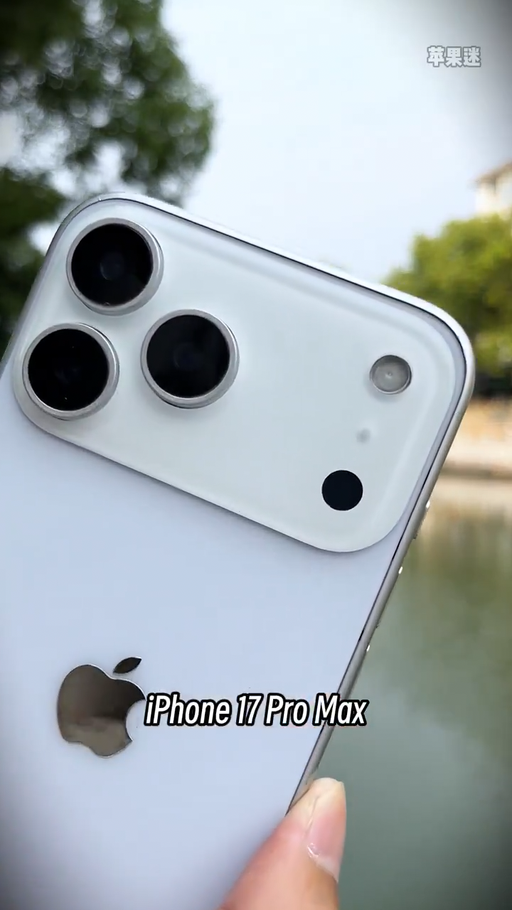 Hé lộ thiết kế mới của iPhone 17 Pro Max với độ dày chưa từng có