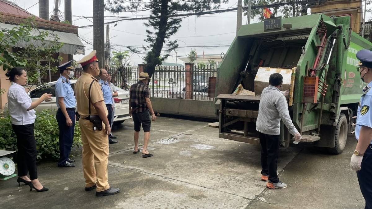 Phú Thọ: Tiêu hủy hơn 480 kg thực phẩm bẩn, xử phạt 22 triệu đồng Phú Thọ: Tiêu hủy hơn 480 kg thực phẩm bẩn, xử phạt 22 triệu đồng