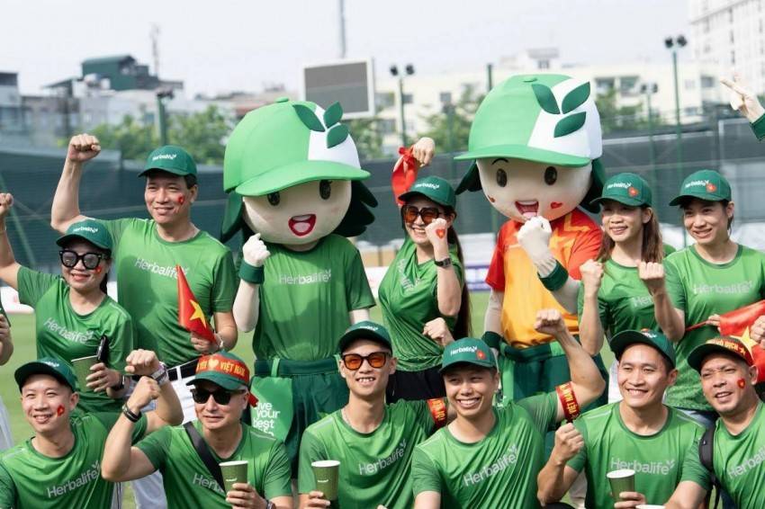 Herbalife Việt Nam "tiếp sức" Đội tuyển Bóng đá Quốc gia