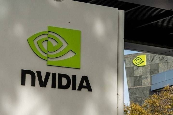 Vì sao Nvidia vẫn dẫn đầu ngành chip AI bất chấp thách thức toàn cầu ?