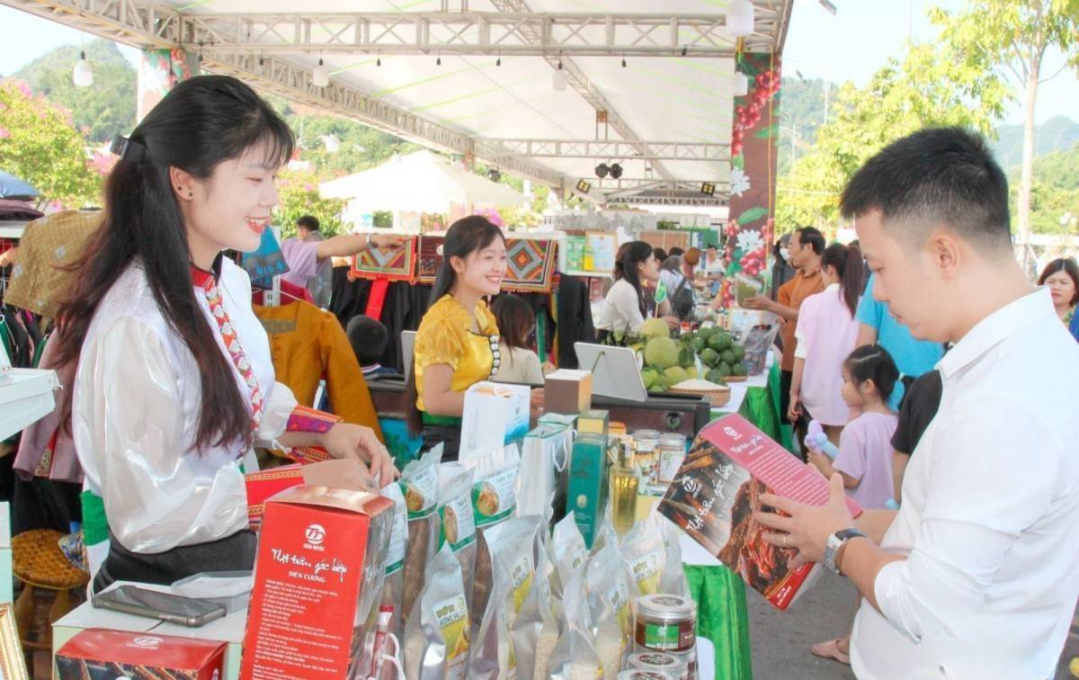 Sơn La đẩy mạnh tiêu dùng, phát triển thương mại gắn với chuyển đổi số